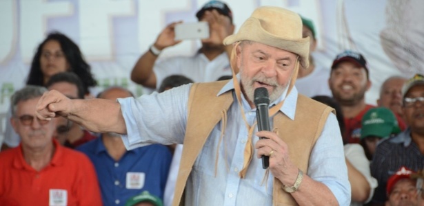Lula discursa durante evento em Feira de Santana (BA) - Beto Macário/UOL