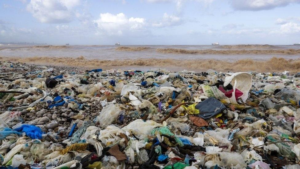 A 'guerra' para salvar os oceanos do plástico começou - 21/12/2018 - UOL Notícias