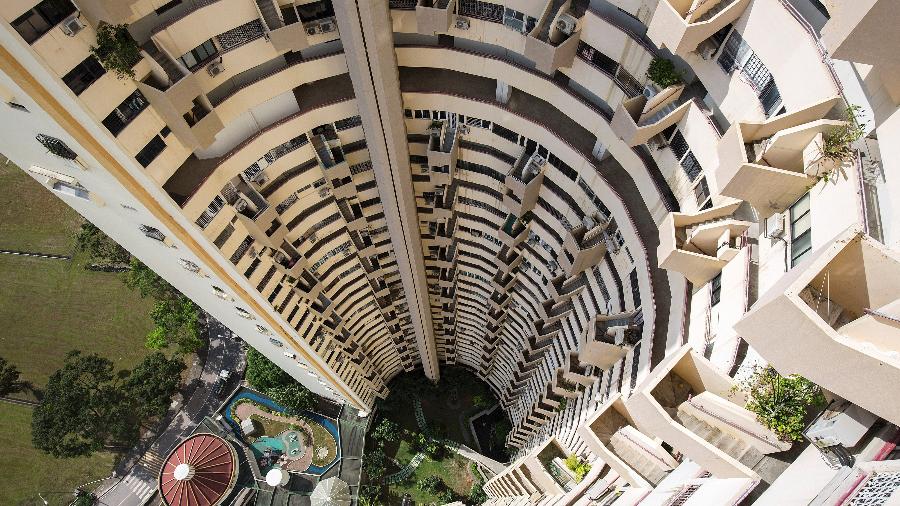 O complexo de prédios Pearl Bank Apartment, em Singapura, marco da chamada arquitetura brutalista da década de 1970 - Ore Huiying/The New York Times