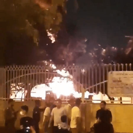 Hospital é incendiado no Irã por medo do coronavírus - Reprodução/Twitter