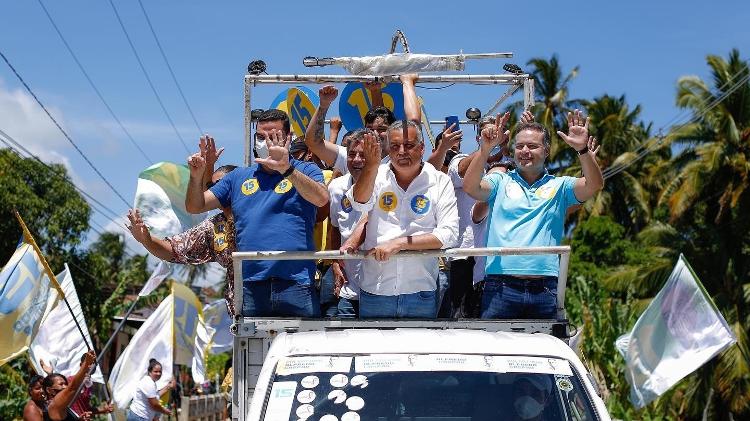 28.nov.2020 - Candidato à Prefeitura de Maceió Alfredo Gaspar (então no MDB) ao lado do então governador Renan Filho 28.nov.2020 - Candidato à Prefeitura de Maceió Alfredo Gaspar (então no MDB) ao lado do então governador Renan Filho