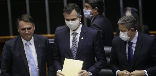 Arthur Lira (à dir.), Rodrigo Pacheco (centro) e Jair Bolsonaro (à esq.) participam da sessão de abertura do ano legislativo, no Plenário do Congresso Nacional, em Brasília