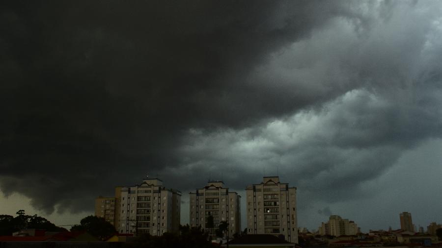 Fim de semana deve ser de chuvas fortes no Rio de Janeiro e em São Paulo [Imagem de arquivo,11 fev. 2021] - ROBERTO CASIMIRO/ESTADÃO CONTEÚDO