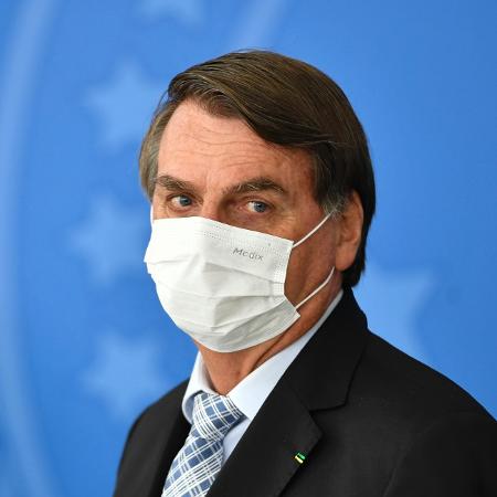 O presidente Jair Bolsonaro (sem partido) usou máscara ontem durante a cerimônia para assinatura da MP das Vacinas - Mateus Bonomi/AGIF/Estadão Conteúdo