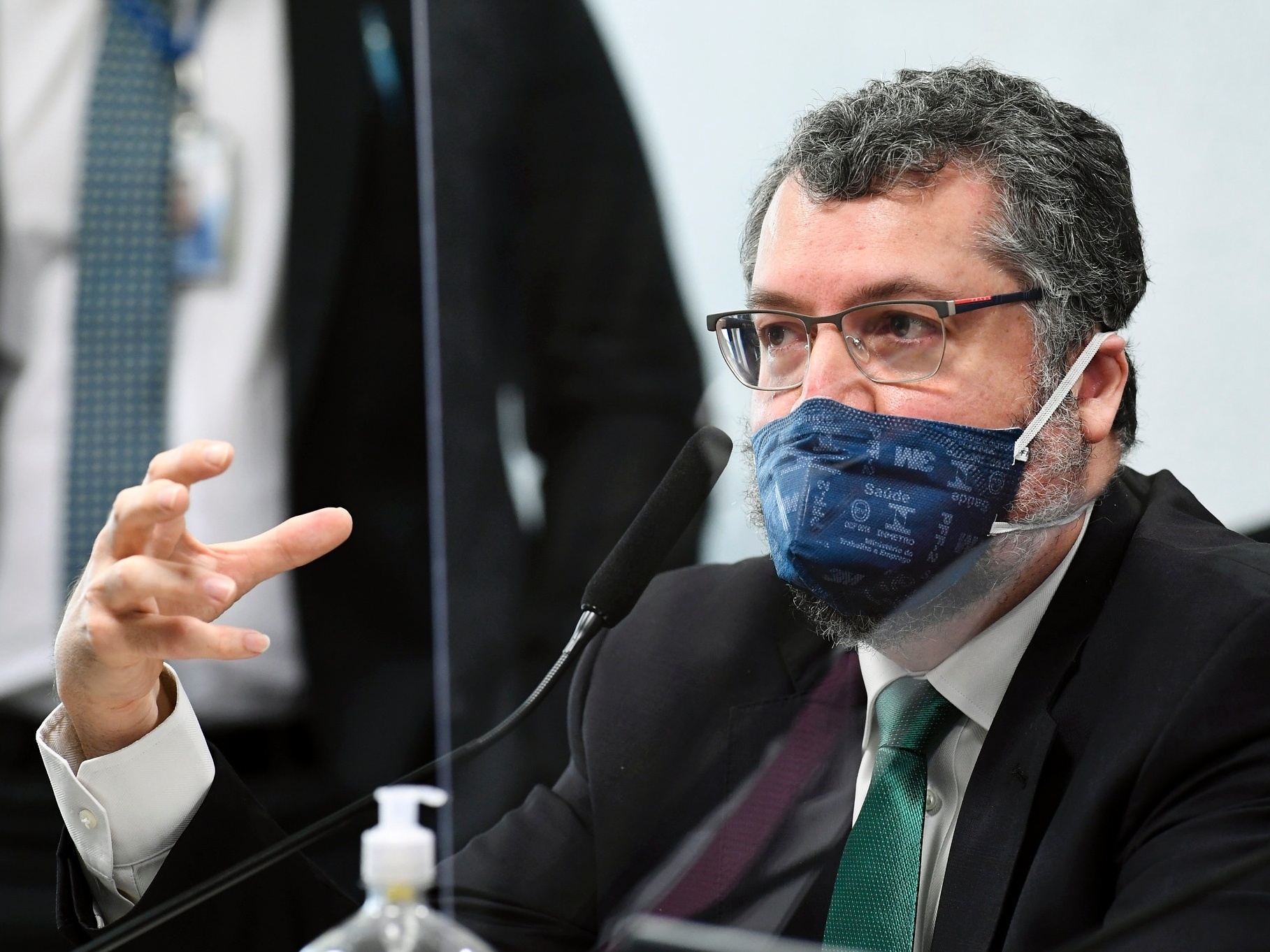 MPF denuncia Ernesto Araújo e ministros por não usarem máscara