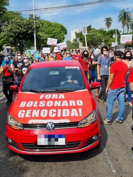Carro do secretário estadual do PT de Goiás, Arquidones Bites, durante protesto contra Jair Bolsonaro - Reprodução/Twitter
