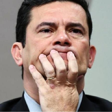 Moro segurando o queixo - Evaristo Sá/AFP