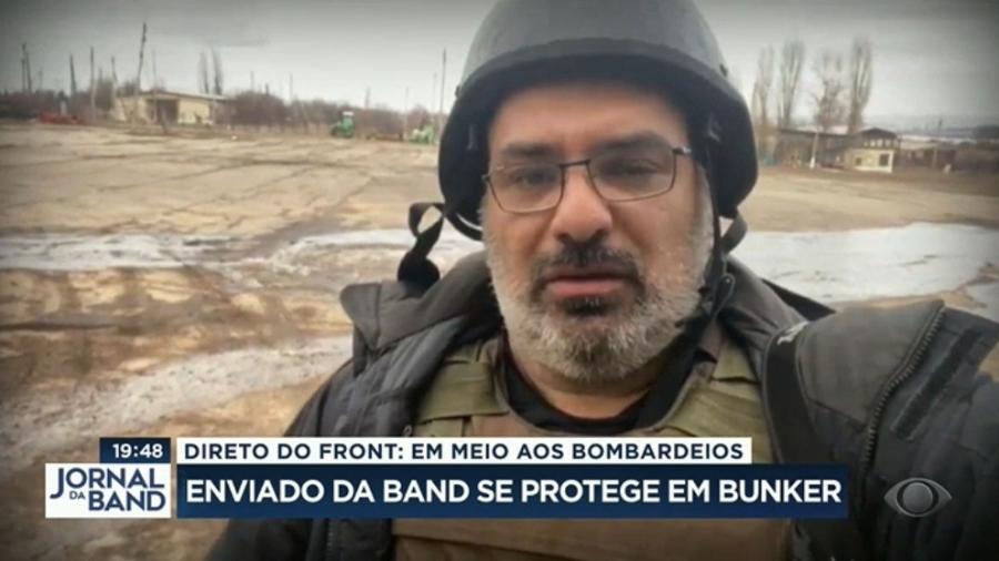 O jornalista Yan Boechat envia relato da Ucrânia, perto da fronteira com a Rússia, para o Jornal da Band - Reprodução