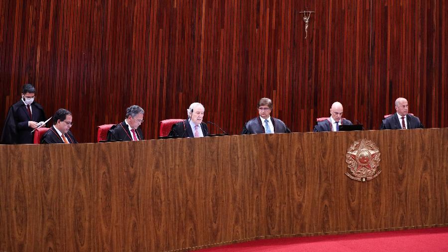 30.ago.2022 - Ministros participam de sessão plenária do Tribunal Superior Eleitoral, em Brasília - LR Moreira/Secom/TSE