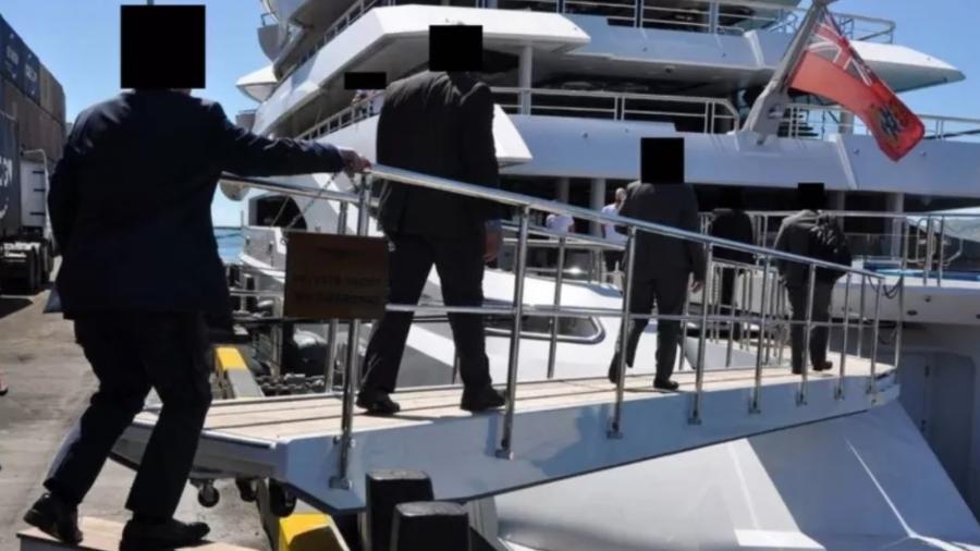 Agentes do FBI confiscaram o superiate de 106 metros de comprimento ancorado nas ilhas Fiji - DOJ