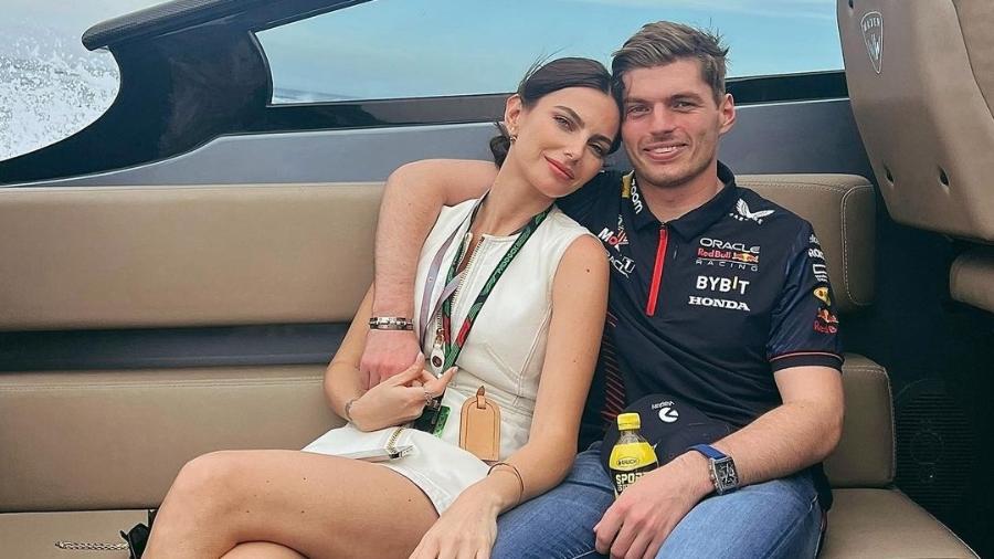 Kelly Piquet e Max Verstappen estão à espera do primeiro filho juntos