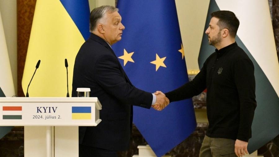Viktor Orbán e Volodymyr Zelensky em Kiev - Genya SAVILOV / AFP