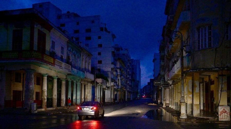 19.out.2024 - Ruas escuras de Havana após apagão afetar país inteiro