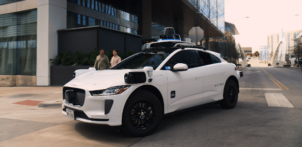 Dona do Google diz que pode vender robotáxis para propriedade pessoal no futuro