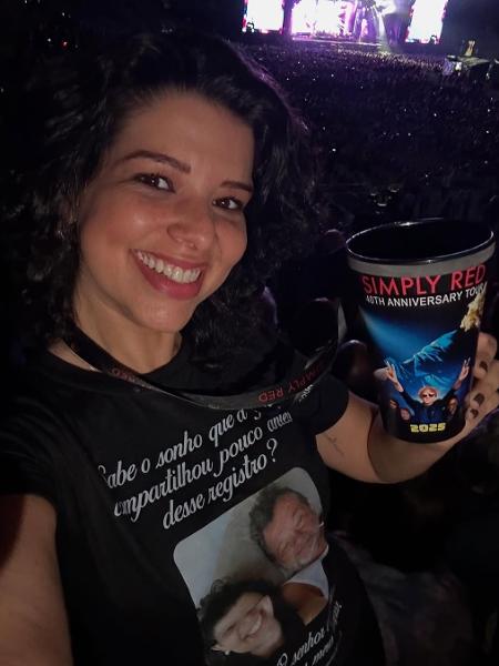 Mariana realizou o sonho de assistir um show do Simply Red e fez homenagem ao pai