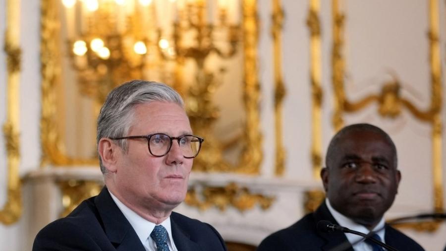 Primeiro-ministro do Reino Unido, Keir Starmer, e o ministro das Relações Exteriores, David Lammy - Kin Cheung / POOL / AFP
