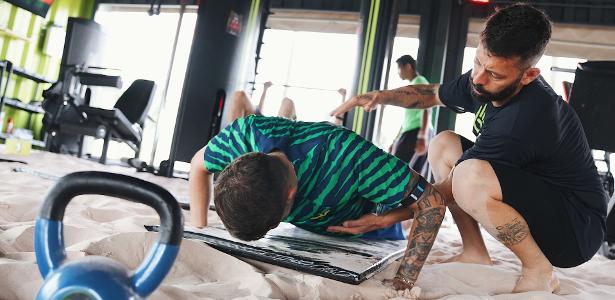 Maratonista tem academia 'pé na areia'; meta é chegar a 36 unidades em 2026
