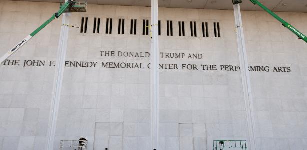 Trump desiste dos planos para o Kennedy Center após seu nome ser retirado