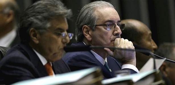 Cunha (à dir.) acompanha leitura da denúncia do impeachment por Beto Mansur (PRB-SP) - 3.dez.2015 - Reuters