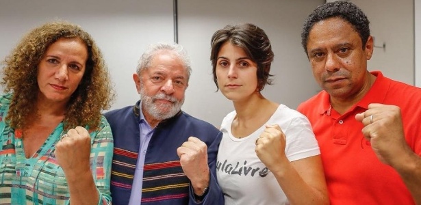 Lula posa com a deputada federal Jandira Feghali, a candidata a vice de Haddad, Manuela D'ávila, e o deputado Orlando Silva, todos do PCdoB