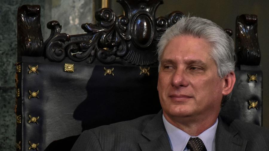 Presidente cubano Miguel Diaz-Canel participou de uma reunião com um grupo de intelectuais e artistas - Adalberto Roque/AFP