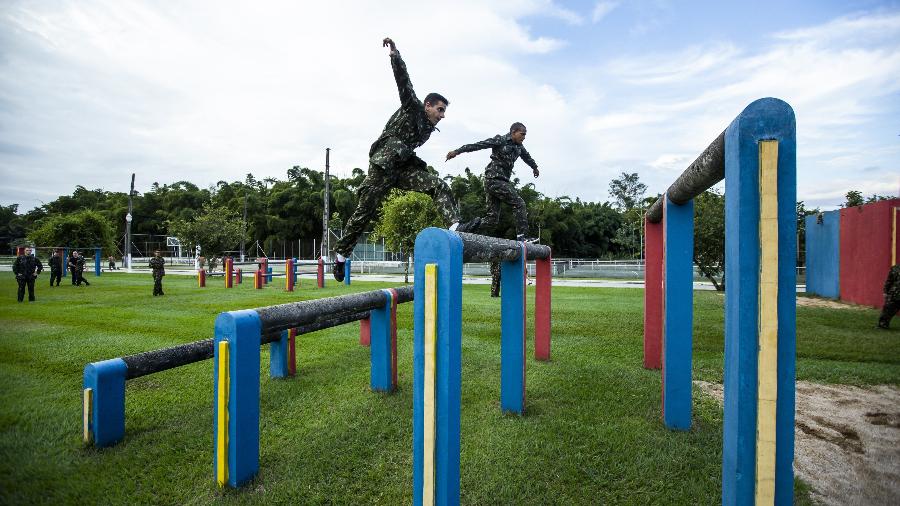 Cadetes participam de atividade no centro de treinamento físico da Aman (Academia Militar das Agulhas Negras), em Resende (RJ) - Marcelo Justo/UOL
