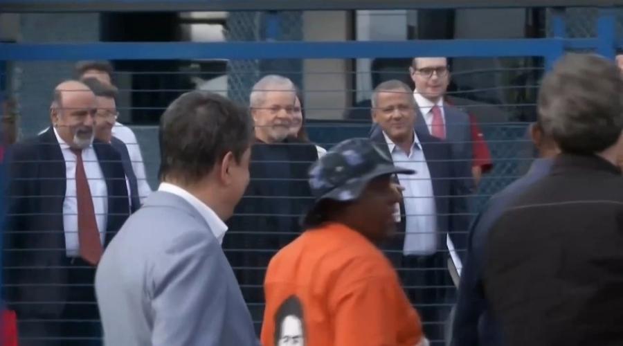 o-ex-presidente-lula-deixa-a-carceragem-