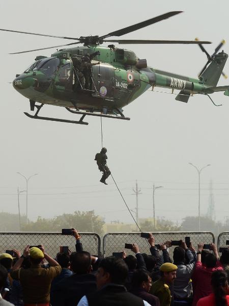 Helicóptero das Forças Armadas da Índia - ROHIT UMRAO/AFP