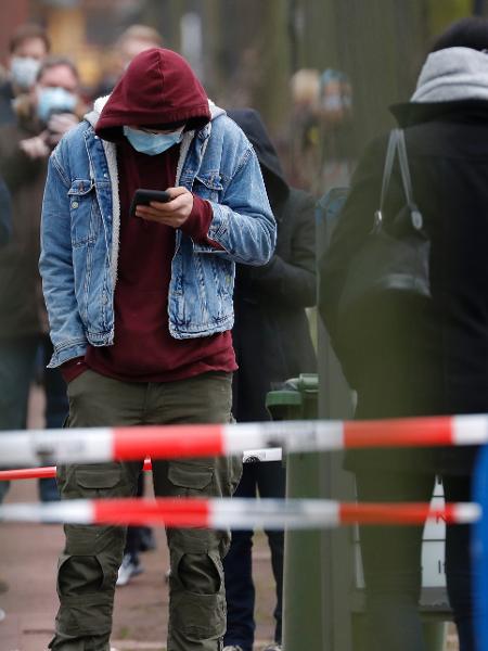Pessoas com máscaras de proteção contra o coronavírus em ruas de Berlim, na Alemanha - Odd ANDERSEN / AFP