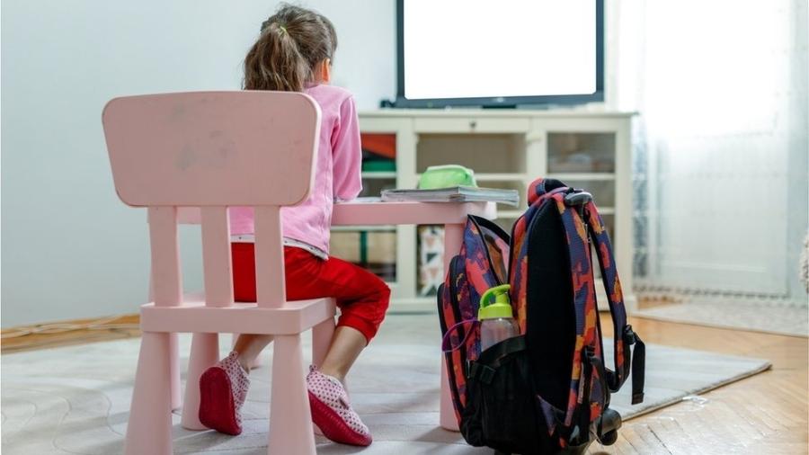 Movimentos e políticos favoráveis ao ensino domiciliar no Brasil vêem no isolamento decorrente da pandemia de coronavírus uma oportunidade para que famílias conheçam modelo - Getty Images