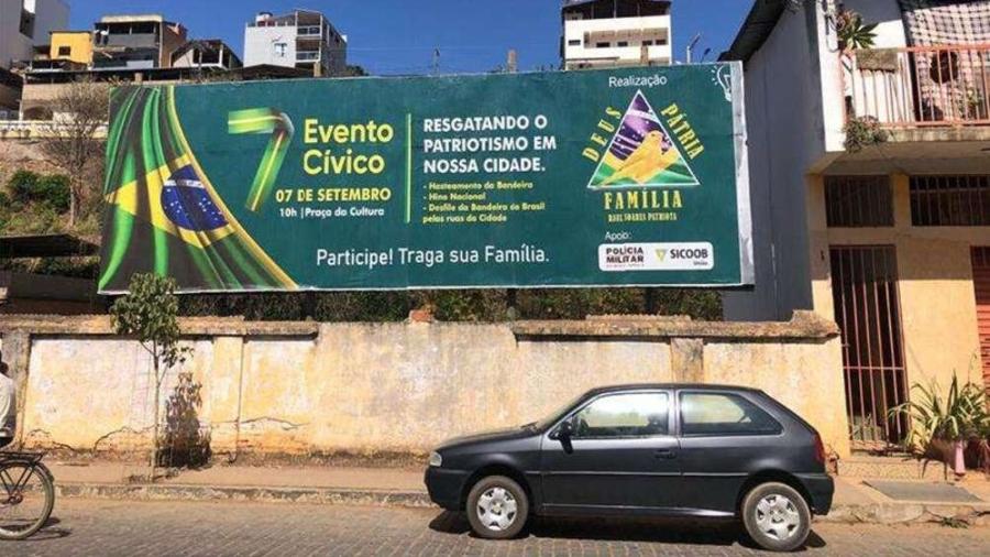 Outdoor instalado em Raul Soares (MG) convoca a população para um desfile e execução do Hino Nacional - Reprodução/Facebook