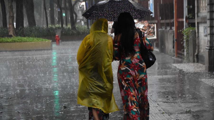Forte chuva em São Paulo capital no domingo (16) - RONALDO SILVA/FUTURA PRESS/FUTURA PRESS/ESTADÃO CONTEÚDO
