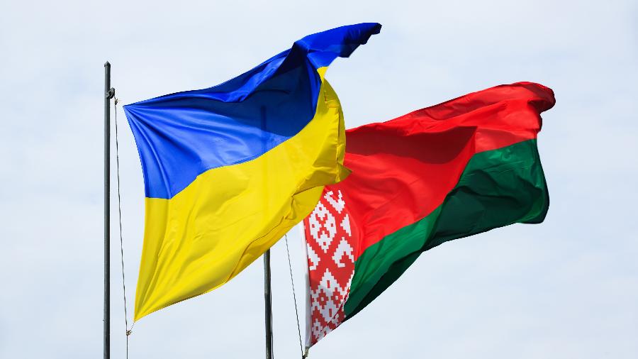 Bandeiras da Ucrânia e Belarus - Getty Images