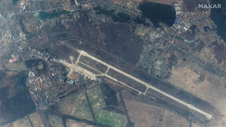 31.mar.2022 - Uma imagem de satélite mostra uma visão geral do Aeroporto Antonov em Hostomel, Ucrânia - Maxar Technologies/Reuters - Maxar Technologies/Reuters