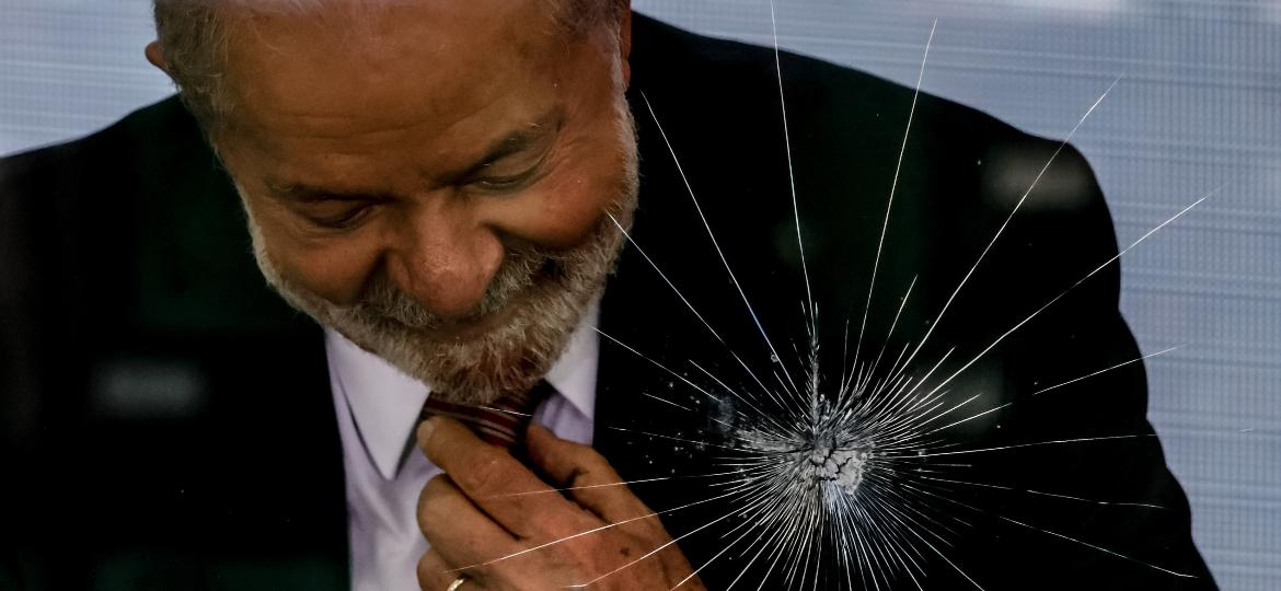Imagem que mostra Lula atrás de um vidro trincado foi publicada pelo jornal Folha de S.Paulo - Gabriela Biló/Folha