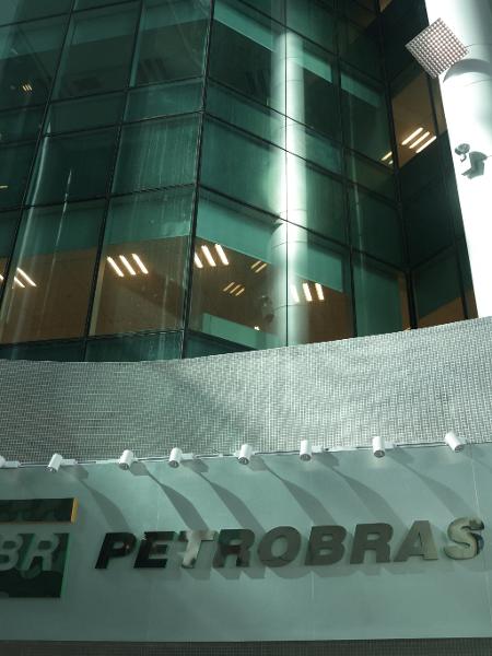 Logotipo da Petrobras em seu prédio no Rio de Janeiro
