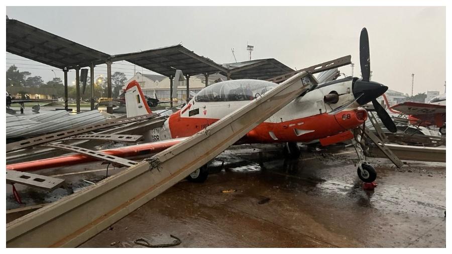 Aviões da FAB ficaram destruídos após chuvas no interior de São Paulo