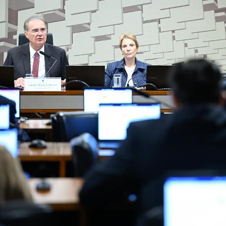 26.mai.2026 - Os senadores Renan Calheiros (MDB-AL) e Tereza Cristina (PP-MS) na comissão de Assuntos Econômicos do Senado 26.mai.2026 - Os senadores Renan Calheiros (MDB-AL) e Tereza Cristina (PP-MS) na comissão de Assuntos Econômicos do Senado