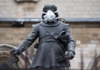 Contra poluição do ar, Greenpeace coloca máscaras em estátuas de Londres - Leon Neal/AFP