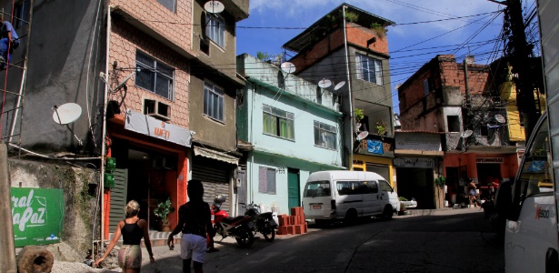 Milícias ganharam força oferecendo serviços às comunidades no Rio - Uanderson Fernandes/Agência O Globo