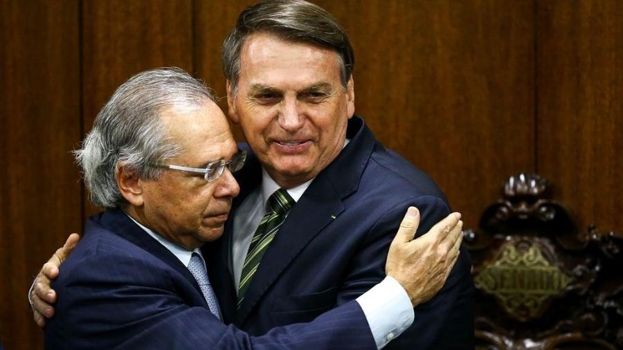 O ministro da Economia, Paulo Guedes, e o presidente Jair Bolsonaro, durante entrega do Plano Mais Brasil - Marcelo Camargo/Agência Brasil