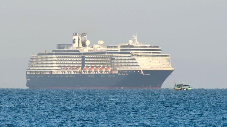 Depois de semanas de incerteza, Westerdam recebeu autorização para atracar no Camboja - AFP