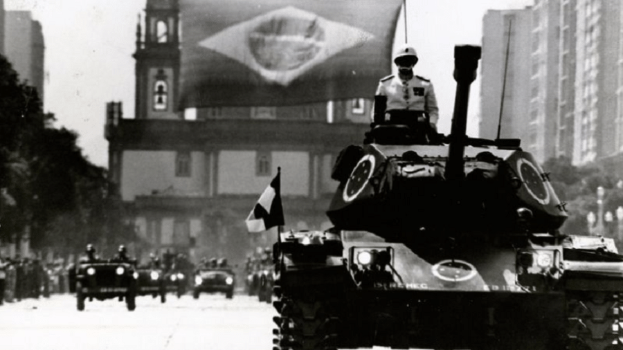 Os anos após o AI-5 foram os mais violentos da ditadura militar; foto mostra desfile de 7 de setembro em 1972 - Acervo Arquivo Nacional