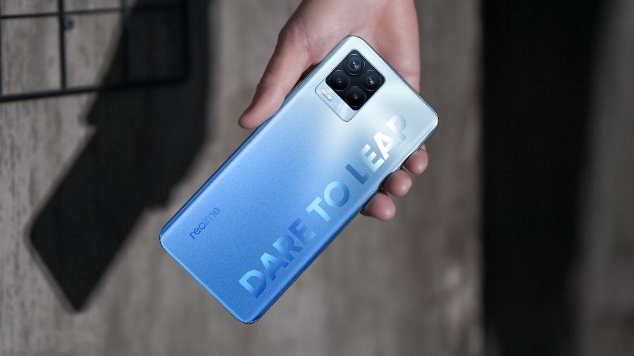 Celular Realme 8 Pro na cor infinity blue (também conhecido como azul) - Divulgação