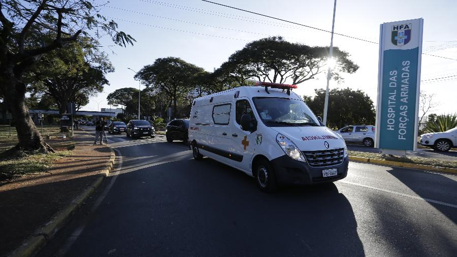  Comboio com UTI Móvel transportando o presidente Jair Bolsonaro deixa o HFA (Hospital das Forças Armadas) em Brasília, - Dida Sampaio/Estadão Conteúdo