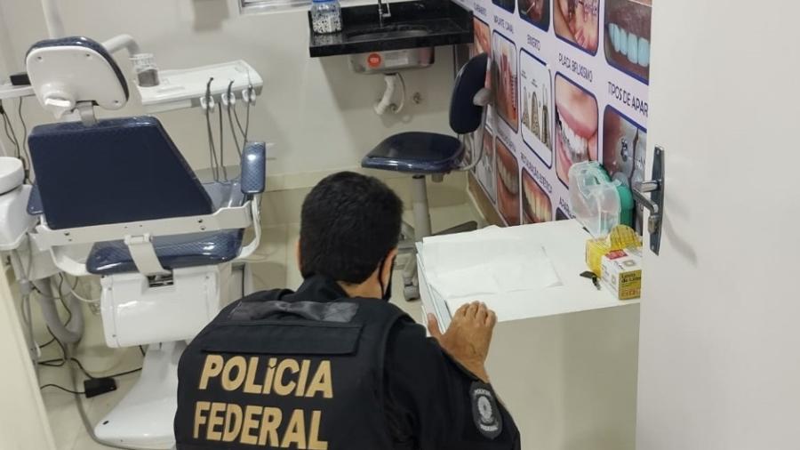 PF cumpre mandado em uma clínica odontológica no Recife - Divulgação/PF