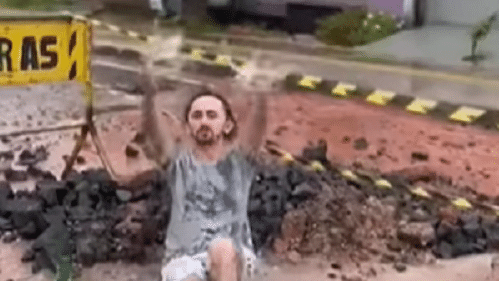 17.04.2022 -- Vereador de Santarém protesta em buraco de rua