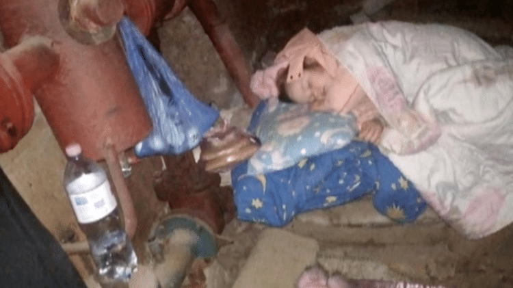 There are no toilets or showers in the bunker where Yuliia and her three daughters take shelter - BBC - BBC