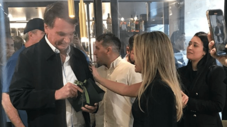 Bolsonaro ganhou a semi-joia da dona de uma joalheria em Goiânia
