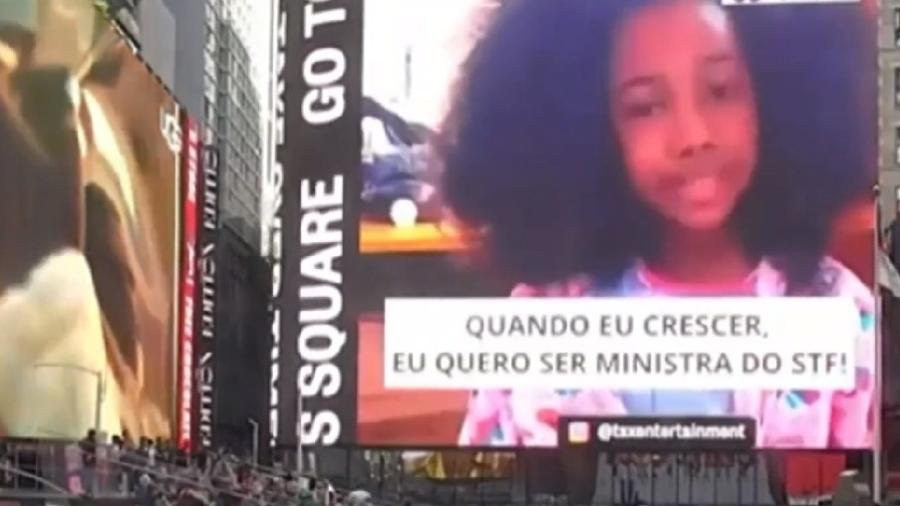Campanha que pede por uma ministra negra no STF foi exibida na Times Square, em Nova York (EUA)